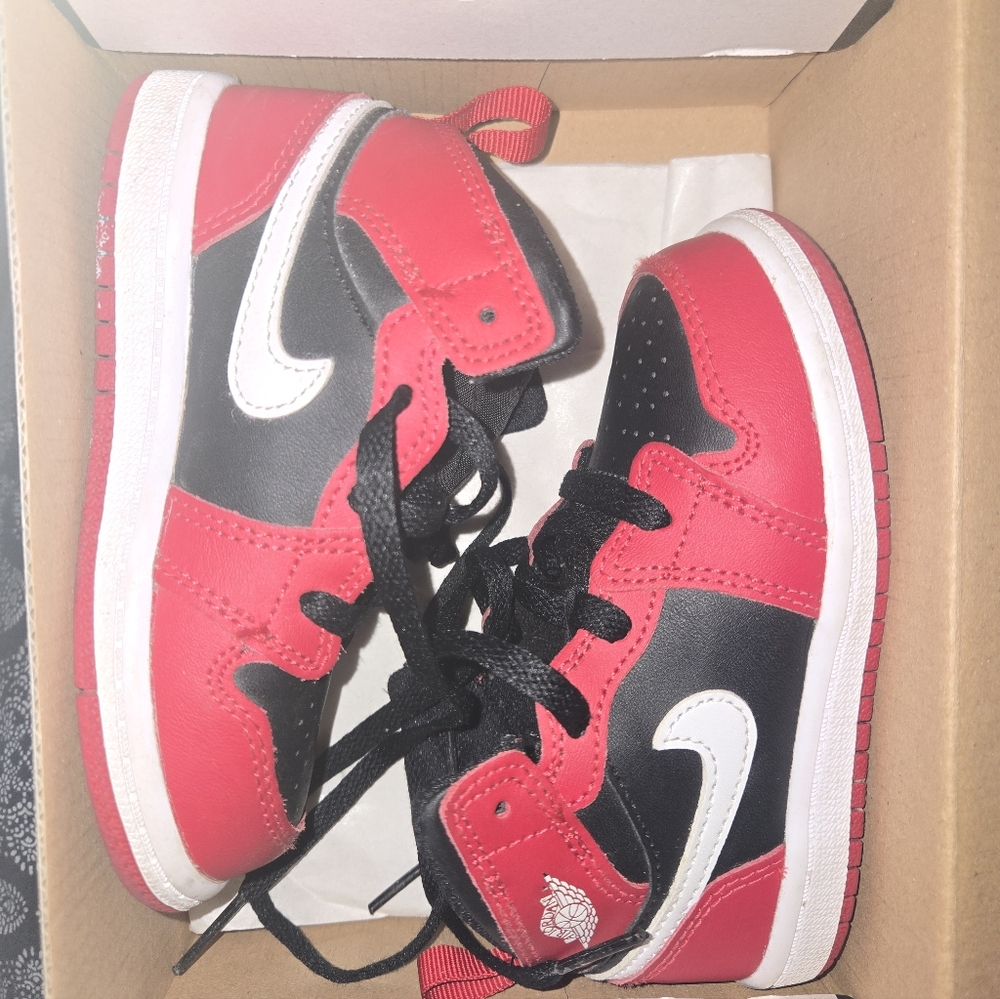 JORDAN Kids Black and Red Sneakers 8C